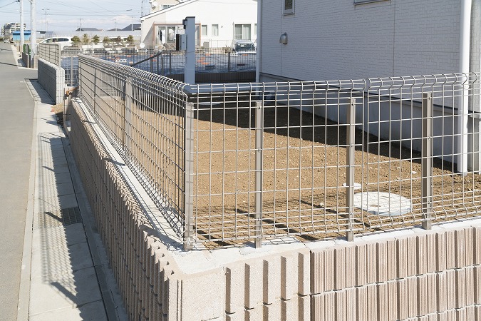 住宅のフェンス